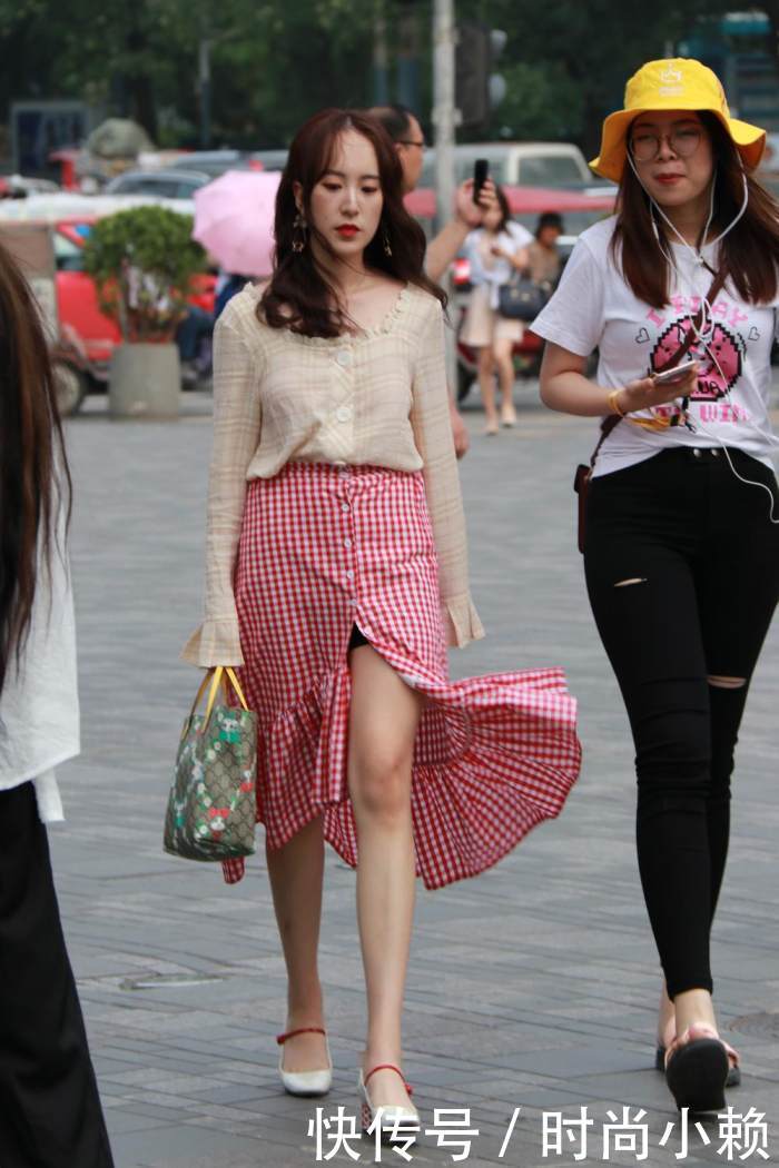 街拍: 有个漂亮的闺蜜, 是种什么体验