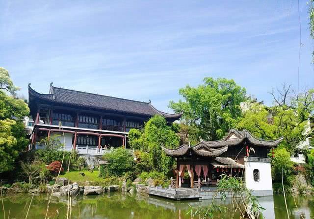 不穿汉服不让进景区，买票了也不行，很多游客表示：很喜欢这规定