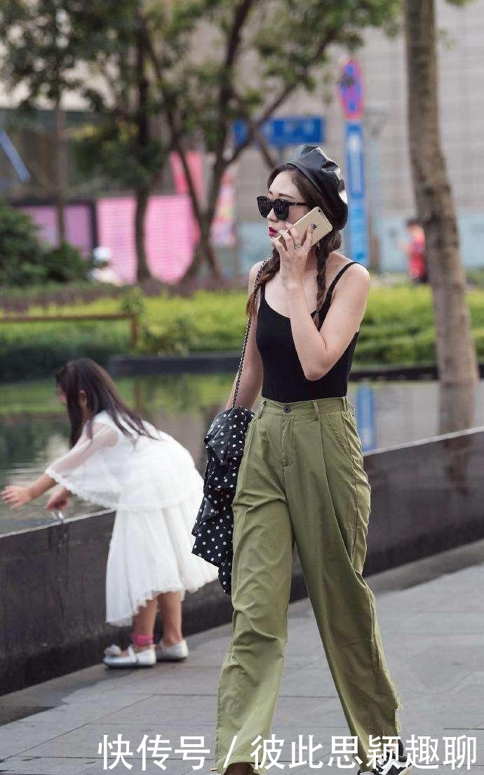  白皙|美女清新又时尚，修长白皙的美腿引人注目！