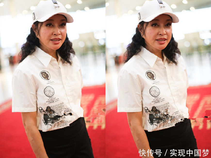 刘晓庆这脸真臃肿，一身年轻搭配都救不了，网友：这回信她有63了