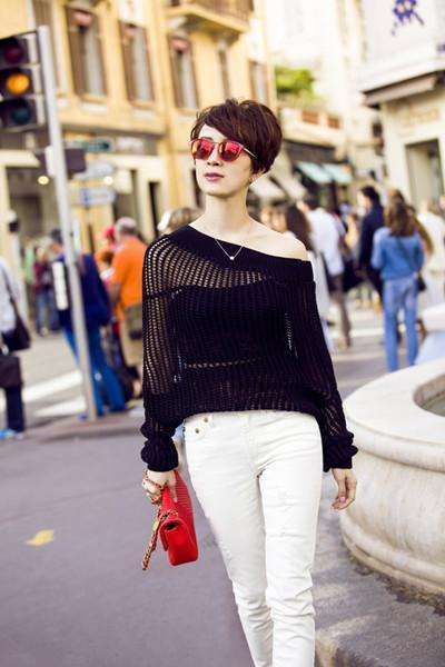 42岁金巧巧素颜现身, 网友: 一脸玻尿酸太可怕, 完全一个橡胶人