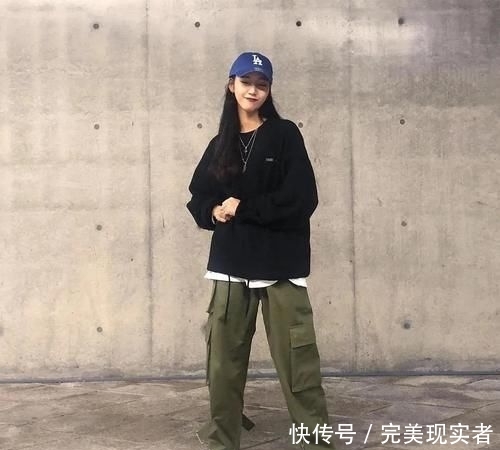  『男友』别再穿小黑裤了 ！2020“ 男友裤 ”搭配火了，巨显瘦！