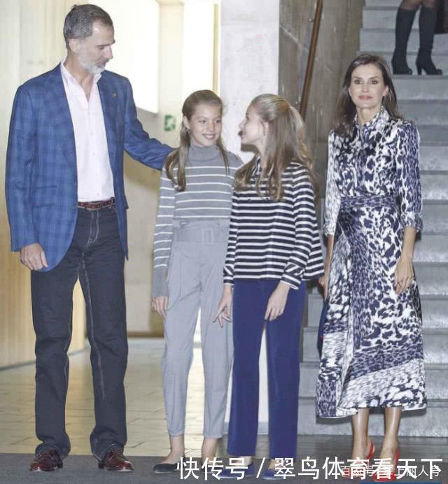 西班牙小公主闪耀会场,妹妹长腿抢镜比姐姐时