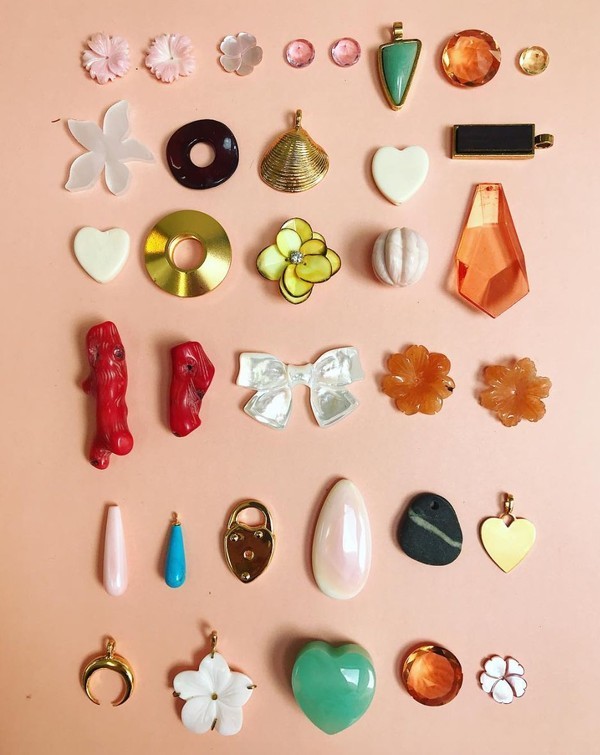 101女孩的少女感 原来靠这些“塑料”单品就能get