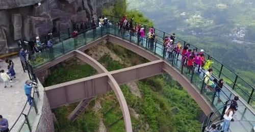 此景点因走红门票翻6倍，众多游客起争议，现欠款1.5亿面临倒闭？