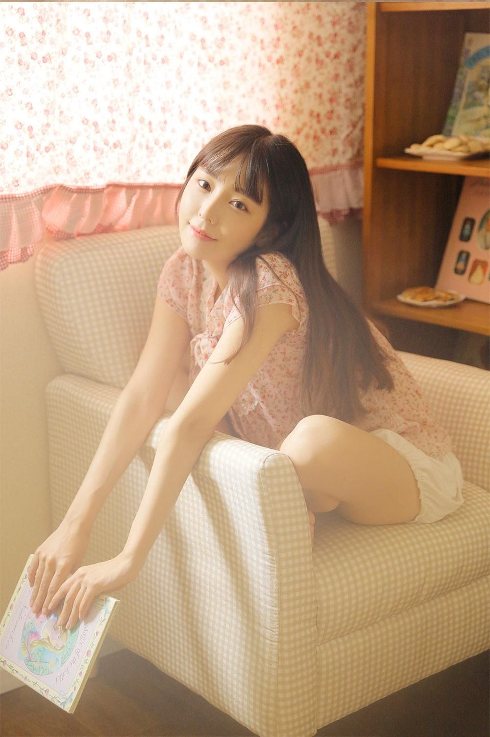 白皙长腿美女性感诱人私房照图片