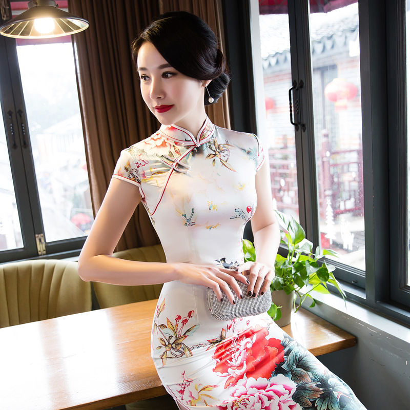 旗袍和丁字裤最好搭配了，改良款更是轻松得体