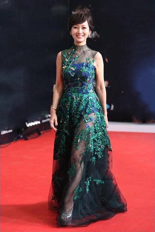 当63岁赵雅芝遇上49岁许晴，这两位女神是真的太拼了!