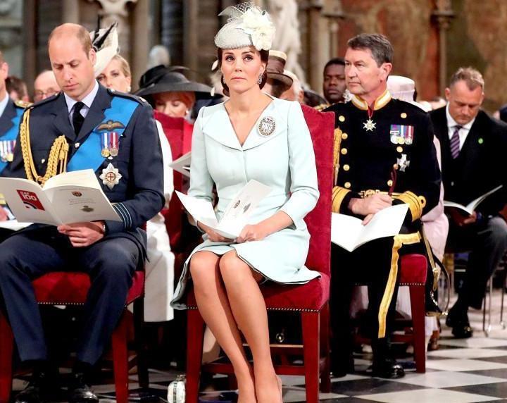 凯特王妃袭连衣裙亮相空军“百年纪念日”! 查尔斯夫妇秀大恩爱!