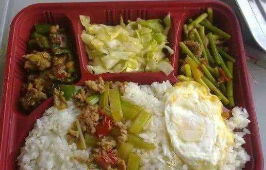 为啥一趟火车有上千乘客，连几十份盒饭都卖不掉？乘务员说出实情