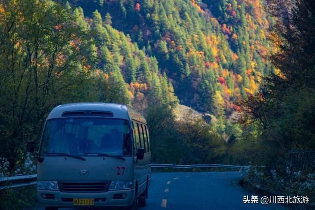 成都 周末自驾打卡达古冰川，旅行团 享受温暖阳光和超美雪景