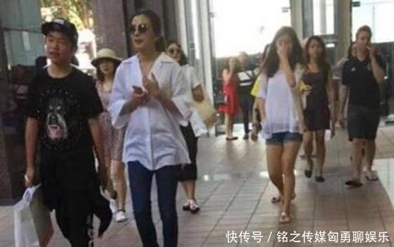 「正面」赵薇21岁继子正面照曝光,清秀帅气小鲜肉一枚,怀抱小四月感情好