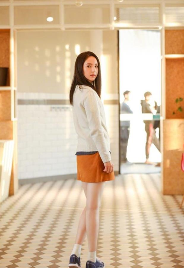 当88斤的佟丽娅和104斤的董璇同穿短裙，网友：胖子真好！