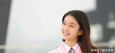 初恋脸张雪迎已经长大，背带裤清新可人的她浓妆更惊艳！