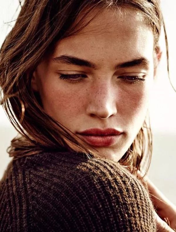 围观| 不用美颜照样美翻，为啥刘雯的夏天妆容就能这么持久?