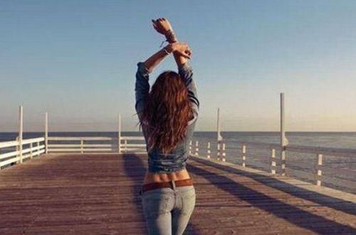  女性朋友■女人后腰的两个凹点是什么？有很多女人都没有，其实它是这样的！