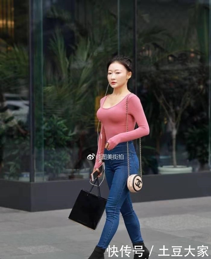 #女人#街拍完美的腰臀比例,才是女人的梦想