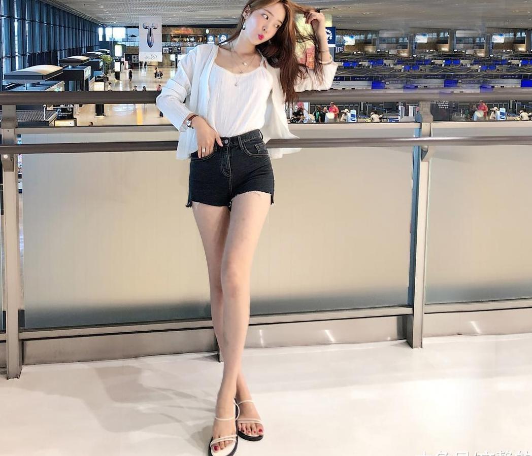 有短裤的夏天就不会留遗憾, 大长腿一穿就有