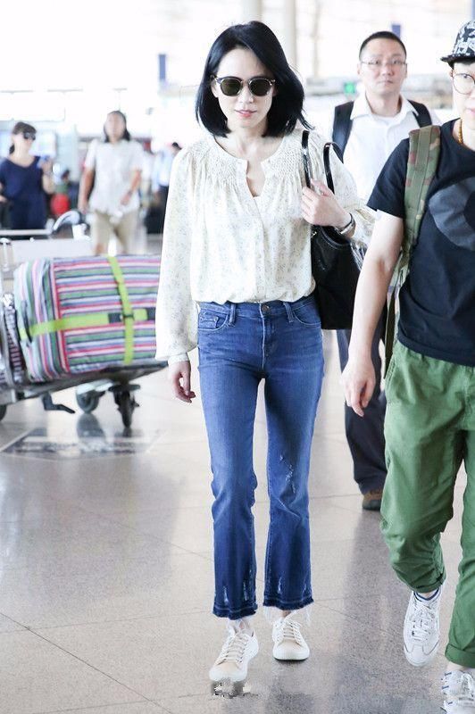 俞飞鸿一席裹身礼服，网友:46岁的女人真不该穿这样!显胖!