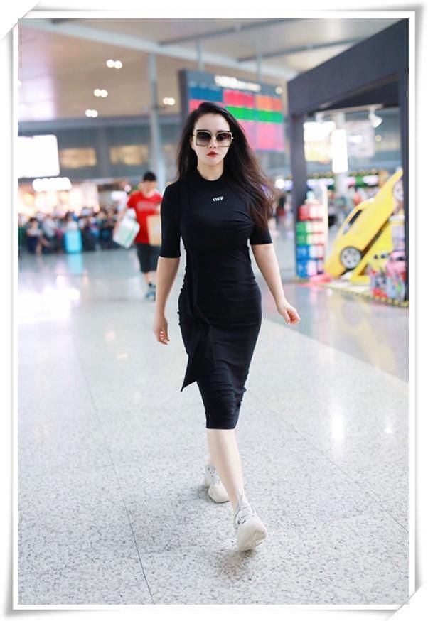 冉莹颖厉害了!事业线怎么遮都遮不住,网友:邹市明真是好福气!