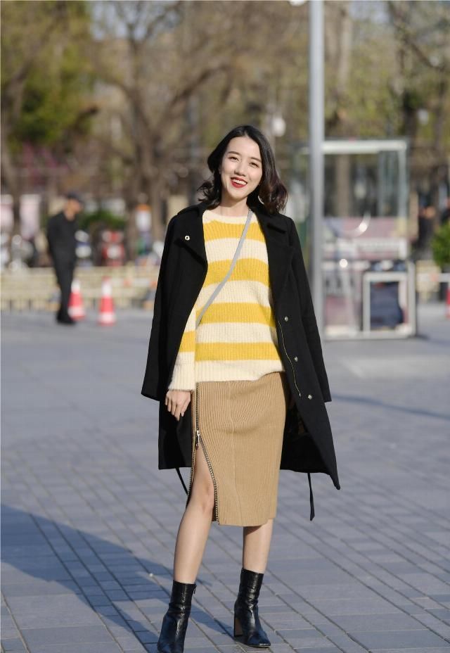  #位美女选择一#春天穿着短靴，要选择高跟款式还是平底短靴，怎样穿出春季感觉？