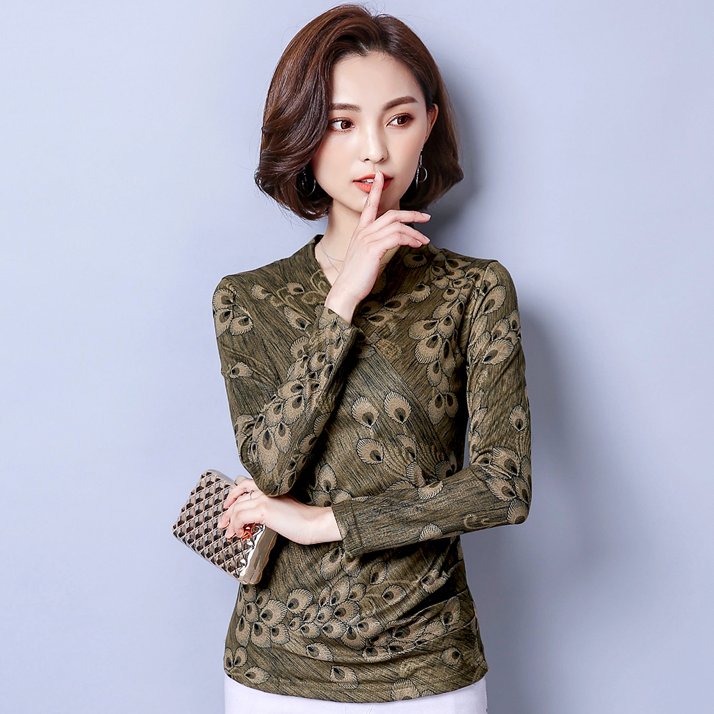 中秋快到了，别穿裙子，50岁妈妈穿新小衫，一款比一款减龄