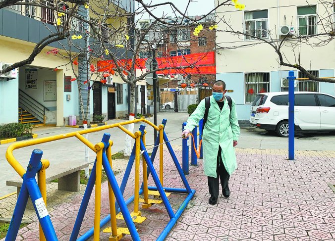  「社区物业」河南许昌：“红色物业”冲在前 防疫一线有担当