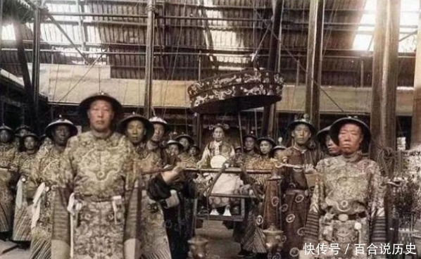 #看起来#李莲英到底长啥样?和慈禧同框扮观音彩照曝光,据说年轻时面冠如玉