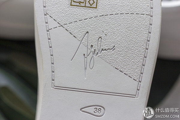 【好物分享】 篇十:方头AJOY SAHU小白鞋，穿出与众不同style!