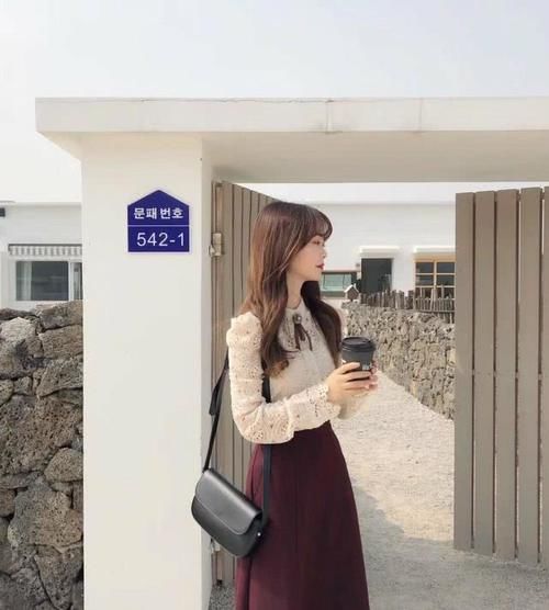  『漂亮』每个女生都有的单品，让韩国小姐姐组合出新感觉，时髦漂亮一春天