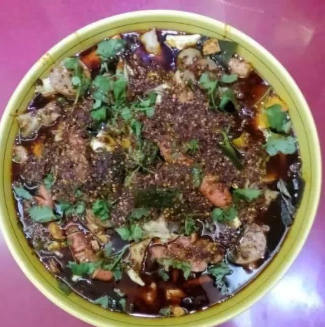 中国第一条旅游高铁正式通车！400余个4A级以上景区，一路美食美