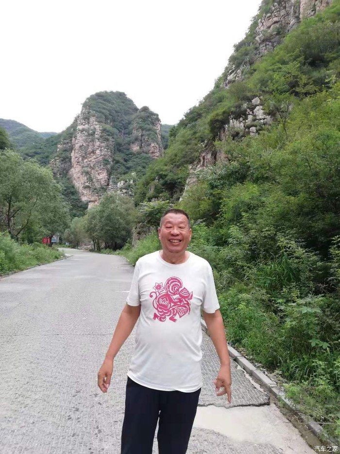 父爱如山，儿时父亲带我外出，现在我驾驶探界者带父亲旅游