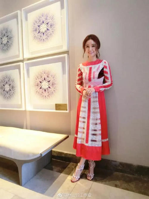 林心如总算换发型了！42岁嫩回18岁，网友：看得我也想换