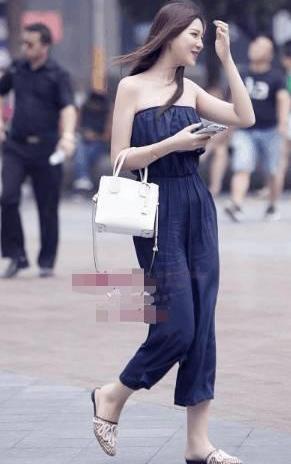 街拍: 夏日美女“盛宴”，这样的穿搭，婀娜身姿让直男移不开眼