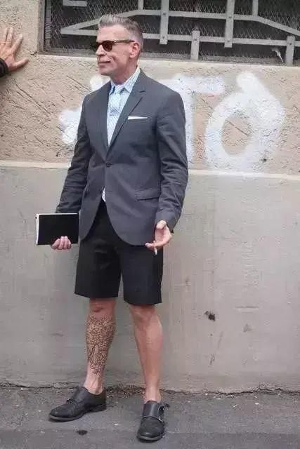  [穿衣]男士穿衣的细节，注意一点就能帅气翻倍