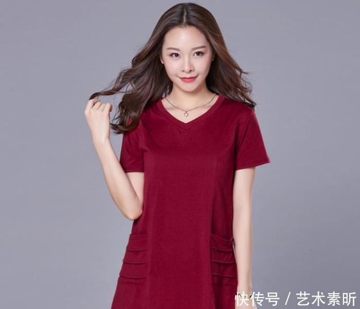 乡下女人别做黄脸婆！回娘家，45岁农村嫂子穿美衣，真的好洋气