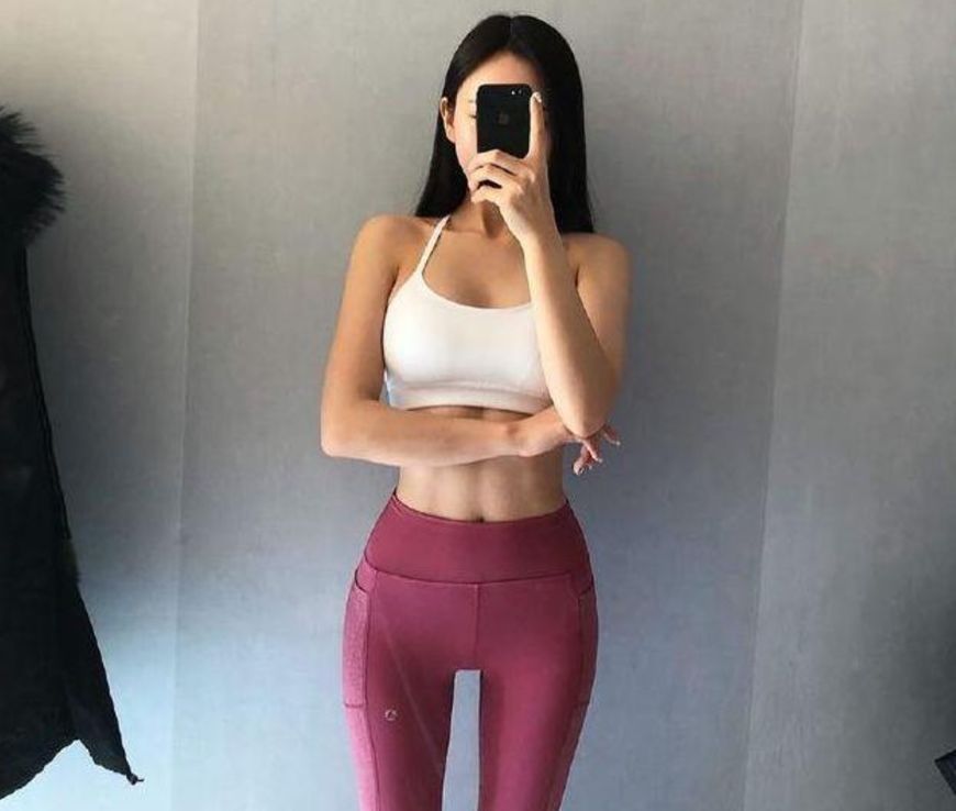 曲线迷人的打底裤美女，更有立体感，彰显时尚御女范！