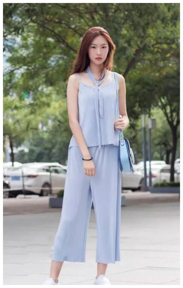 街拍：图1樱桃小嘴，图3风韵犹存，图8展现优雅女神气质