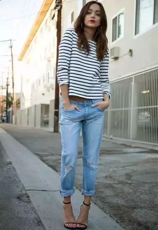 牛仔裤加小白鞋？都out了，今年流行这样穿