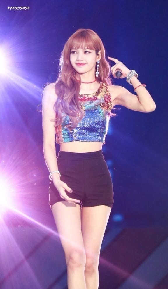 #美腿#35图:Lisa的神仙身材,让羡慕的蜂腰美腿,性感完美的比例