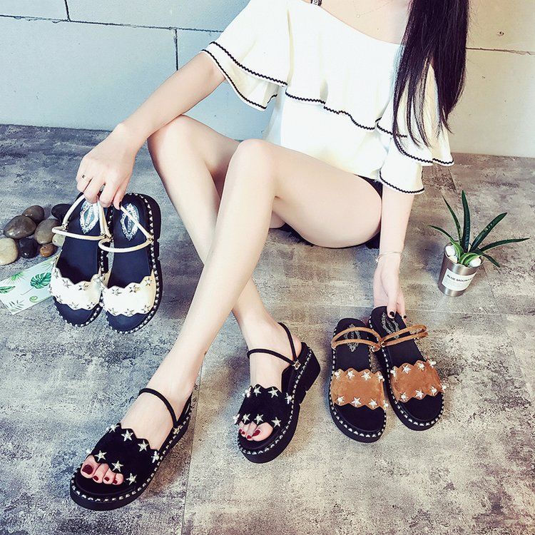 老北京布鞋过时了，现在流行穿凉拖鞋，现在穿正合适呢