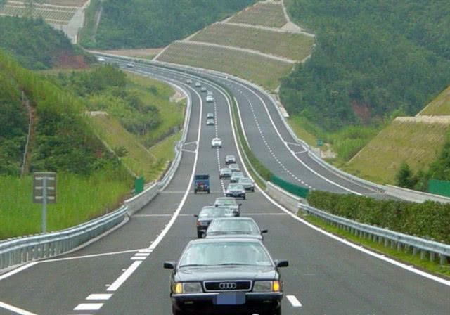  高速■跑高速不能用空调外循环模式？听内行人一席话，才没“酿成大祸”！