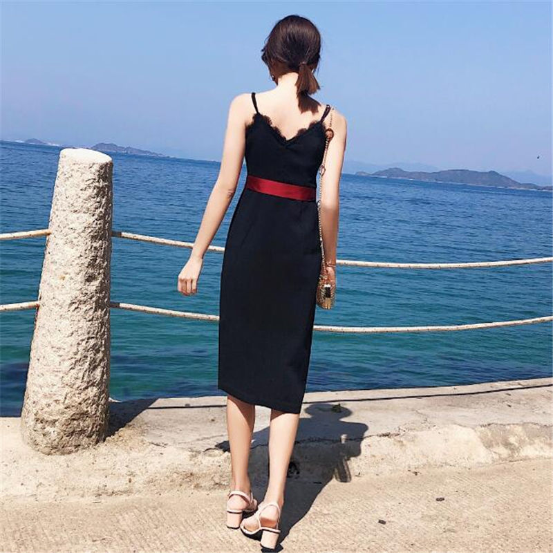 带老婆海边浪，非要穿:露背沙滩裙，不输比基尼，看着真不放心