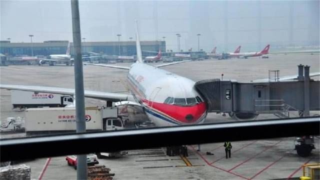 中美之间的航班飞机，为何不经过太平洋，而是呈弧线飞过去？