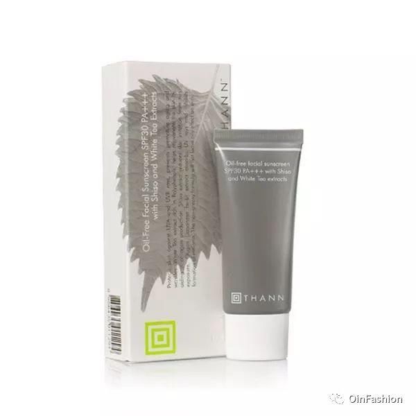 蒋勤勤的化妆桌真让人吃惊，这么白这么美居然只用10块钱的美白精