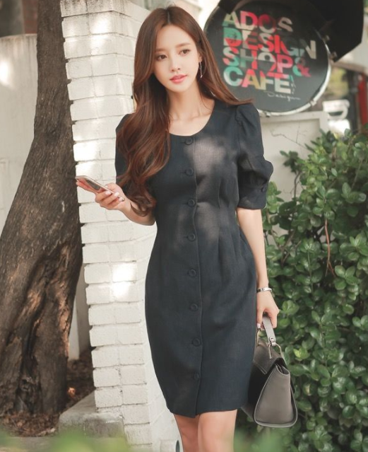 时尚穿搭：潇洒干练的城市美女，穿包臀裙，秀出靓丽身材！