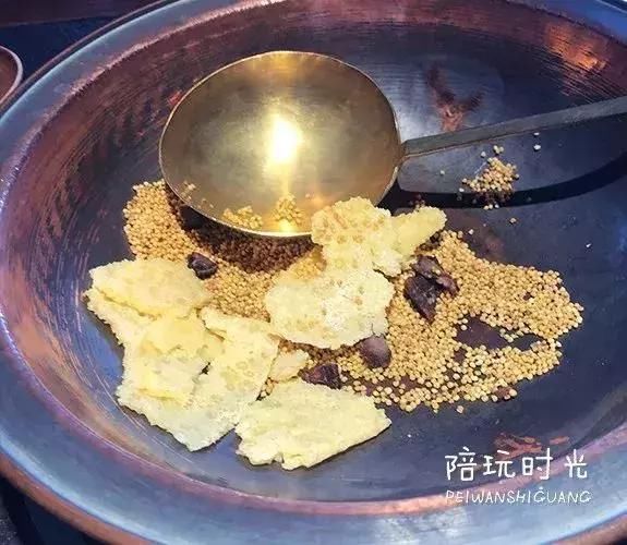 别去海边人挤人了,国内这个地方凉爽不晒,还美到犯规