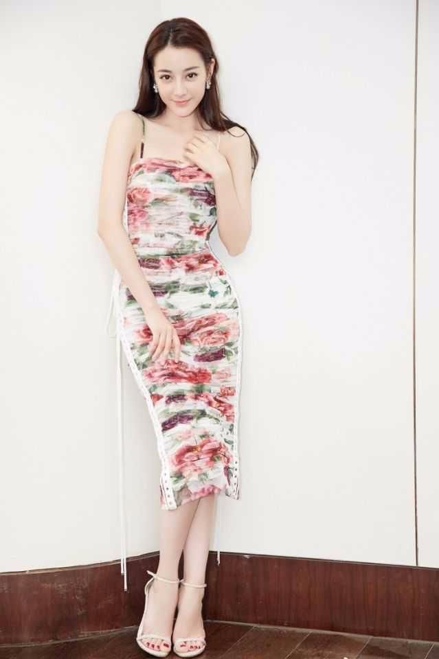 穿印花连衣裙，戚薇霸气，陈乔恩端庄优雅，热巴性感迷人！