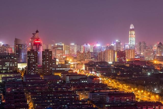 今年上半年广东、江苏和山东GDP列前三，广东成唯一超5万亿元省份