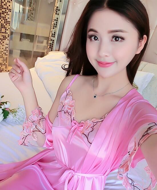 女人别刻意装嫩!新上市的睡衣真心美，7080后穿嫩的像小姑娘